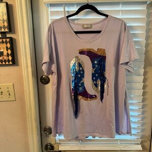 BlueB Collection size Medium Sequin Cowboy Boot Tee